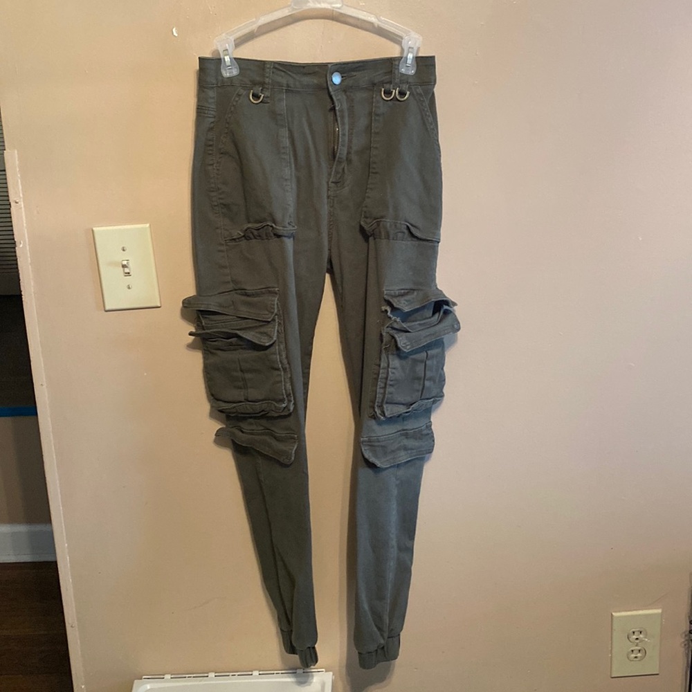 These cargo joggers are tailored and stretch! Quality material